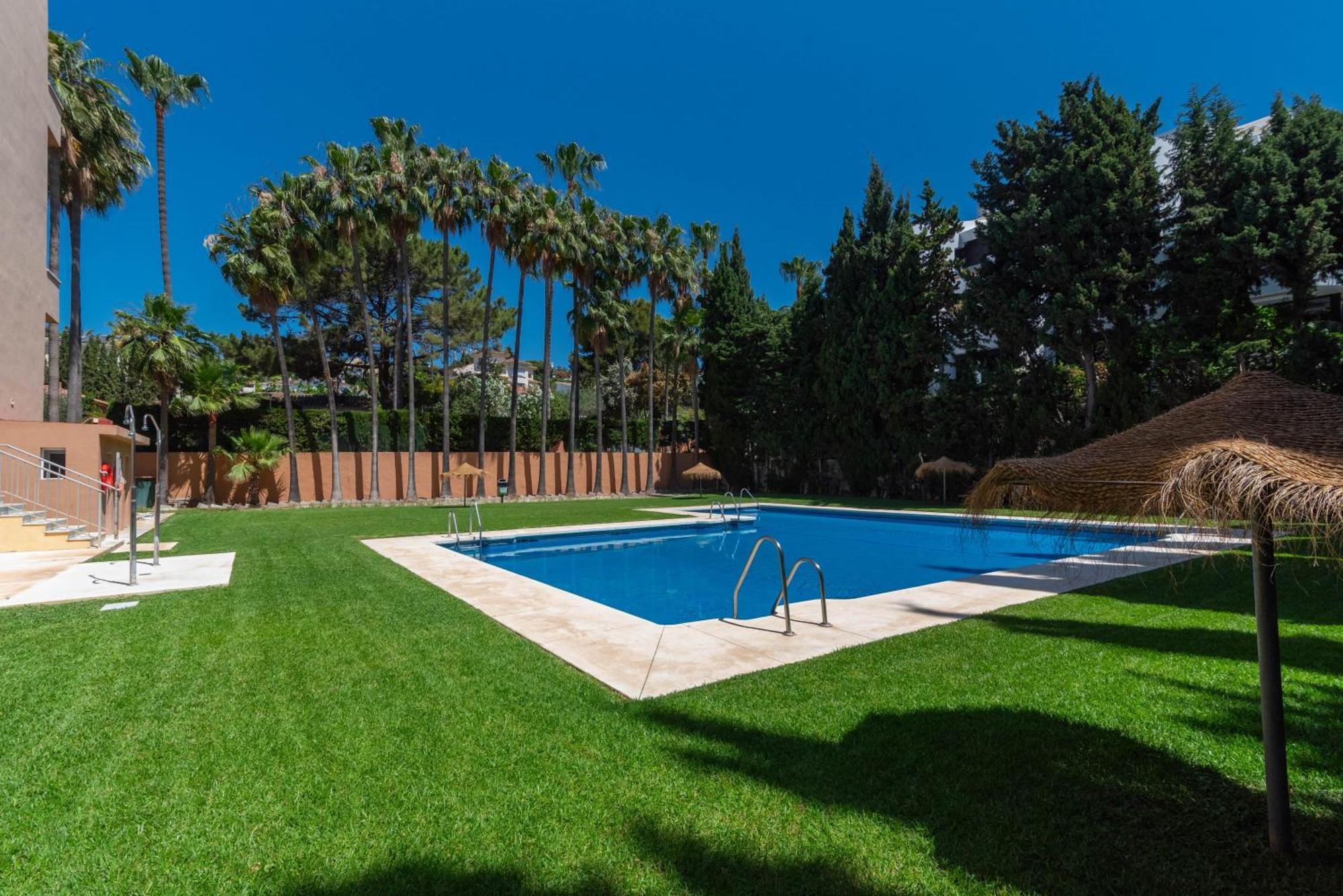 Cabopino Duplex, Swimming Pool, Beach 5Min Away, Chill Out Terrace And High-Speed Wifi Marbella Luaran gambar